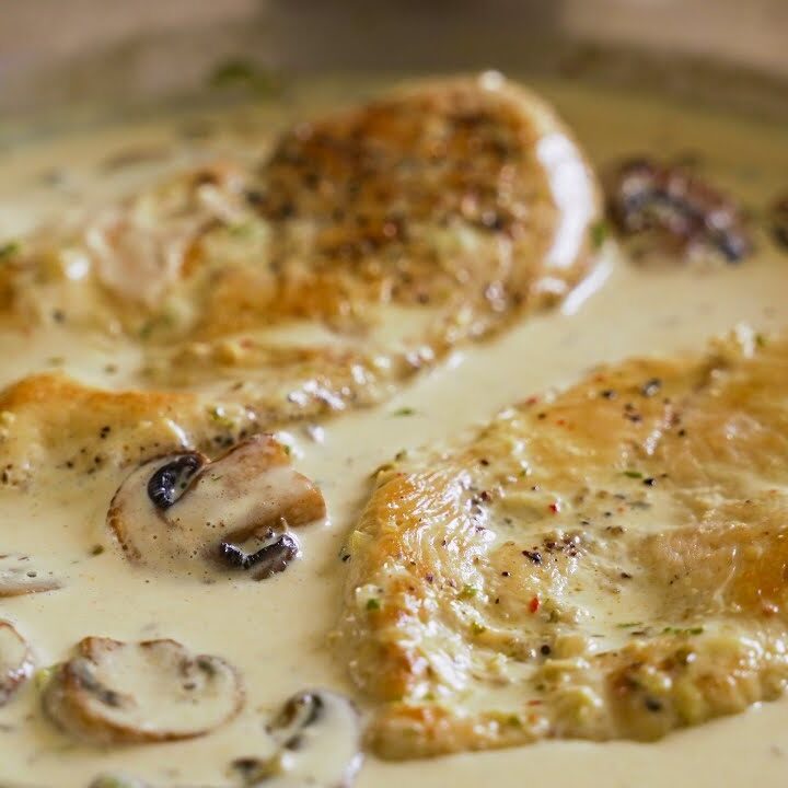 Creamy Garlic Mushrooms Sauce with Chicken Breasts