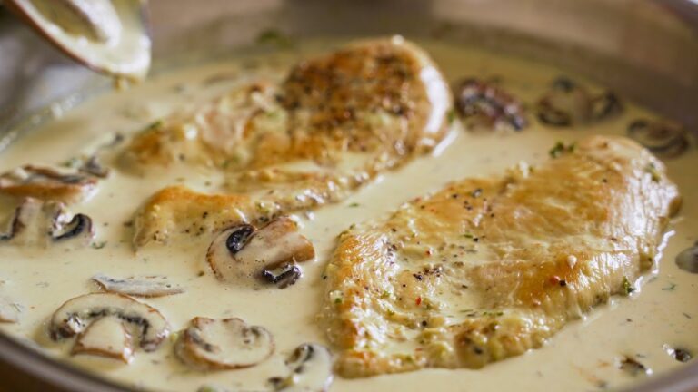 Creamy Garlic Mushrooms Sauce with Chicken Breasts