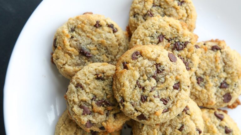 Keto Chocolate Chip Cookies